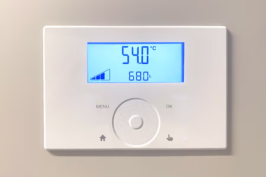 Bedienkonsole einer Wärmepumpe.